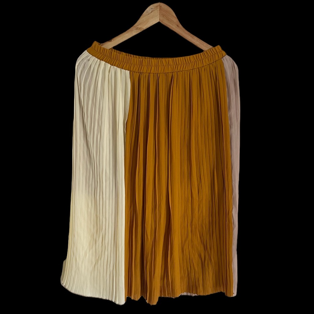 NWT cream and gold pleated skirt - Picture 1 of 4